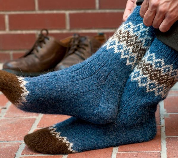 knitted-socks-borders